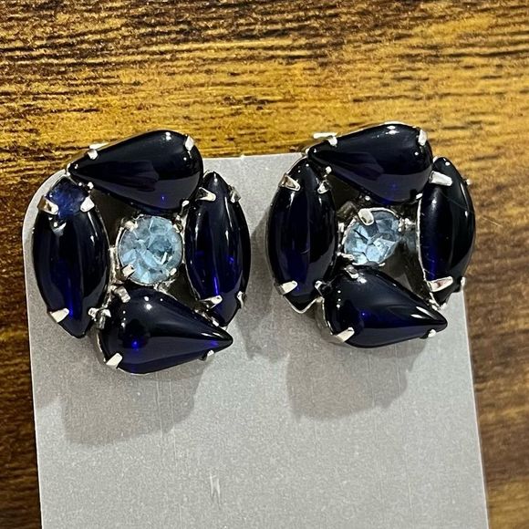 VINTAGE BLUE STONE CLIP-ON EARRINGS - Picture 5 of 8